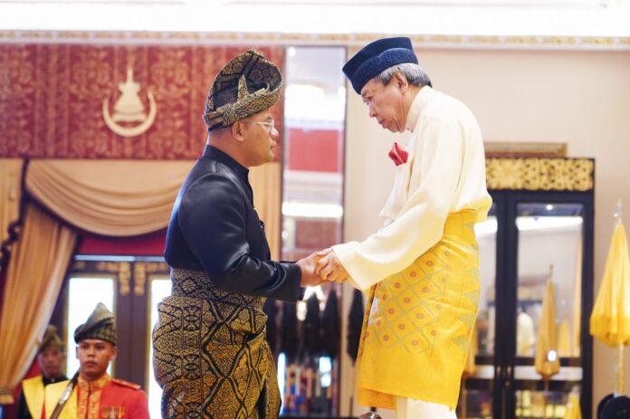 20230821-amirudin-shari-swearing-in-selangor-mb-office-pic