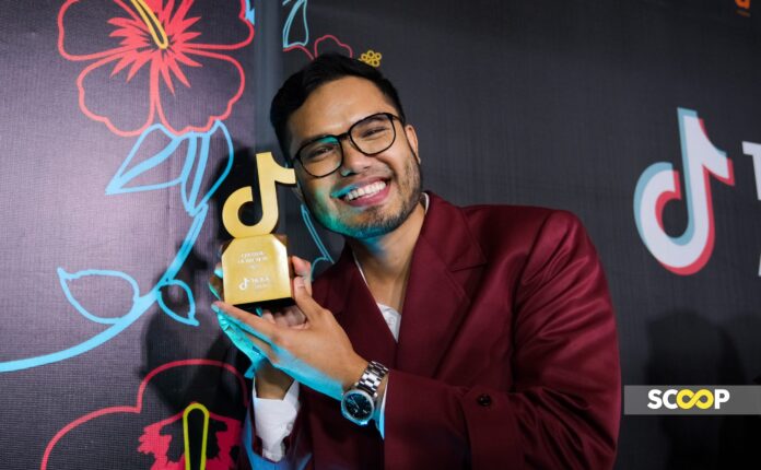 27082023 - Khairul Aming memenangi anugerah Creator Of The Year di Anugerah Tik Tok Malaysia di MITEC - AZIM RAHMAN-1