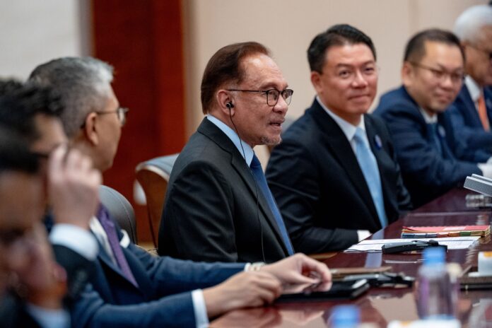 20230917-Anwar Ibrahim at Nanning-meeting with Li Qiang-resize-PMO