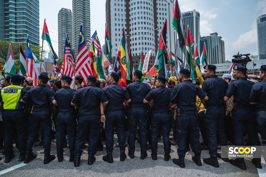 Bajet 2024 Penjawat awam dapat insentif awal RM2,000, dibayar akhir