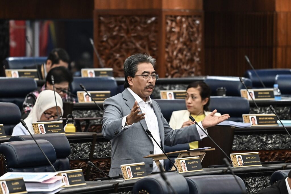 Raising Rakyat Raise rice ceiling price, but give subsidies to B40, suggests Johari ...