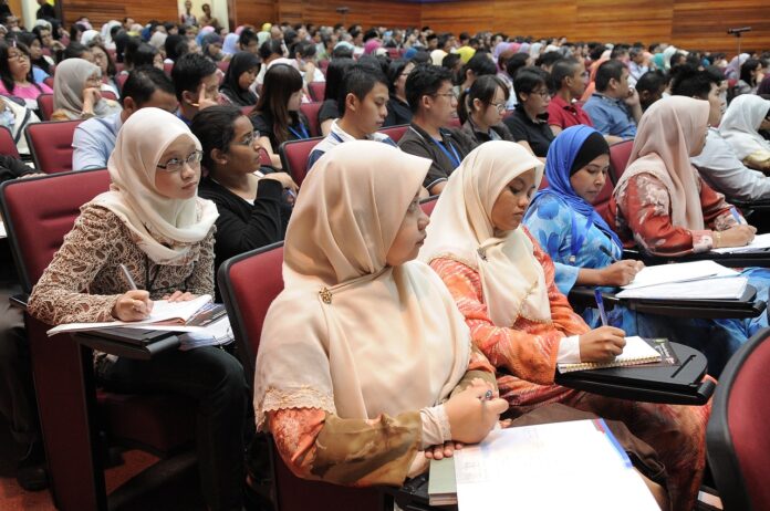 20231017-university students in lecture hall-generic-pixabay