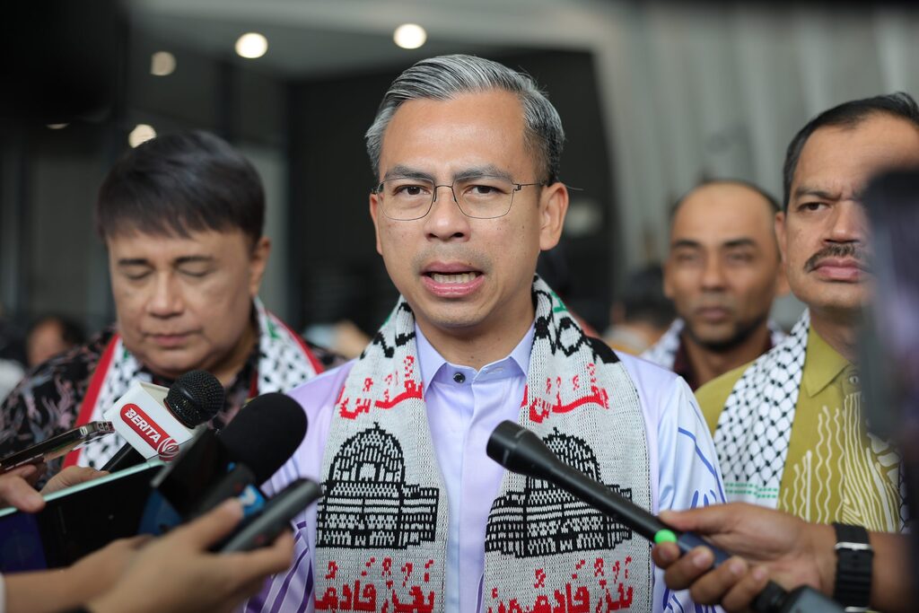 Looked in the mirror recently? Fahmi slams PAS for branding Anwar as