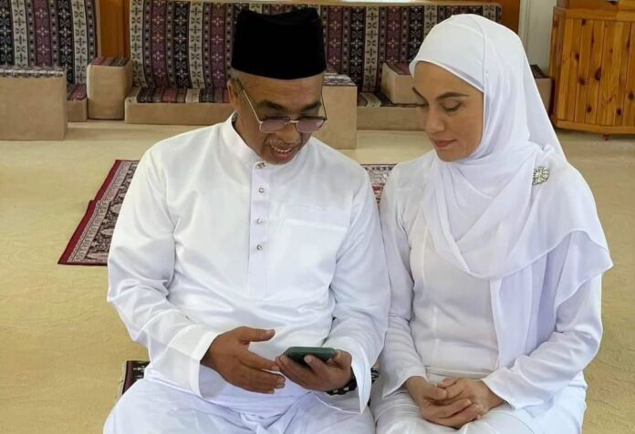 Sabri Yunus dan Angeline Tan