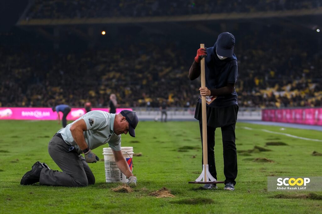 Patching Crew Bukit Jalil stadium pitch becomes a joke with patching crew working at ...