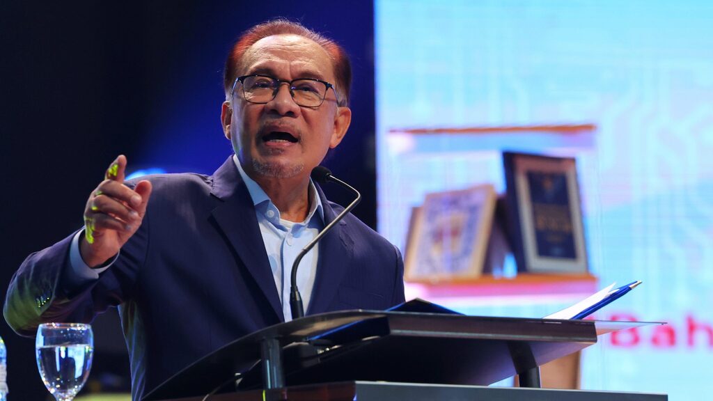 Semua surat rasmi kepada kerajaan wajib guna Bahasa Melayu, jika tidak