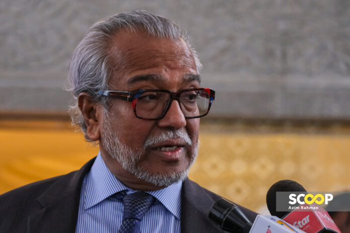 16102023 - Peguam bela Najib, Tan Sri Muhammad Shafee Abdullah di Mahkamah Persekutuan berhubung rayuan penghakiman terus diperoleh Lembaga Hasil Dalam Negeri (LHDN) terhadap mereka dalam kes tunggakan cukai pendapatan. - AZIM RAHMAN / FARAH