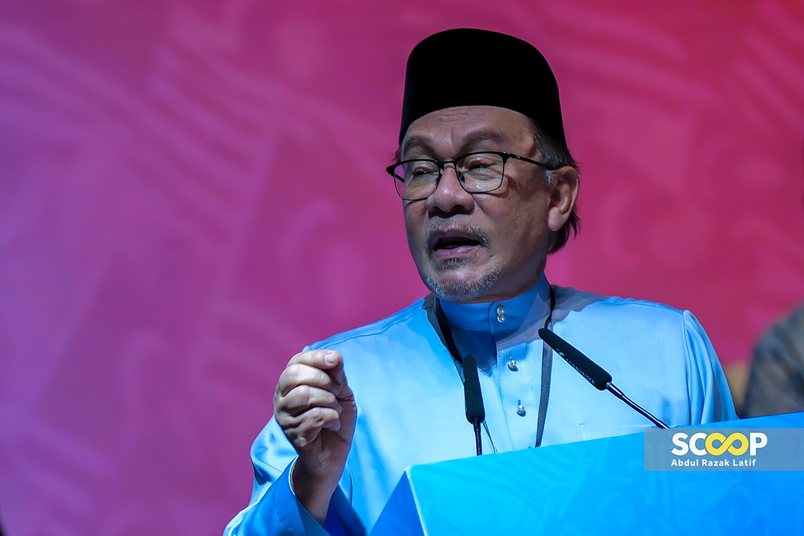 Direct concerns about Islamic affairs to national council, Anwar tells non-Muslims