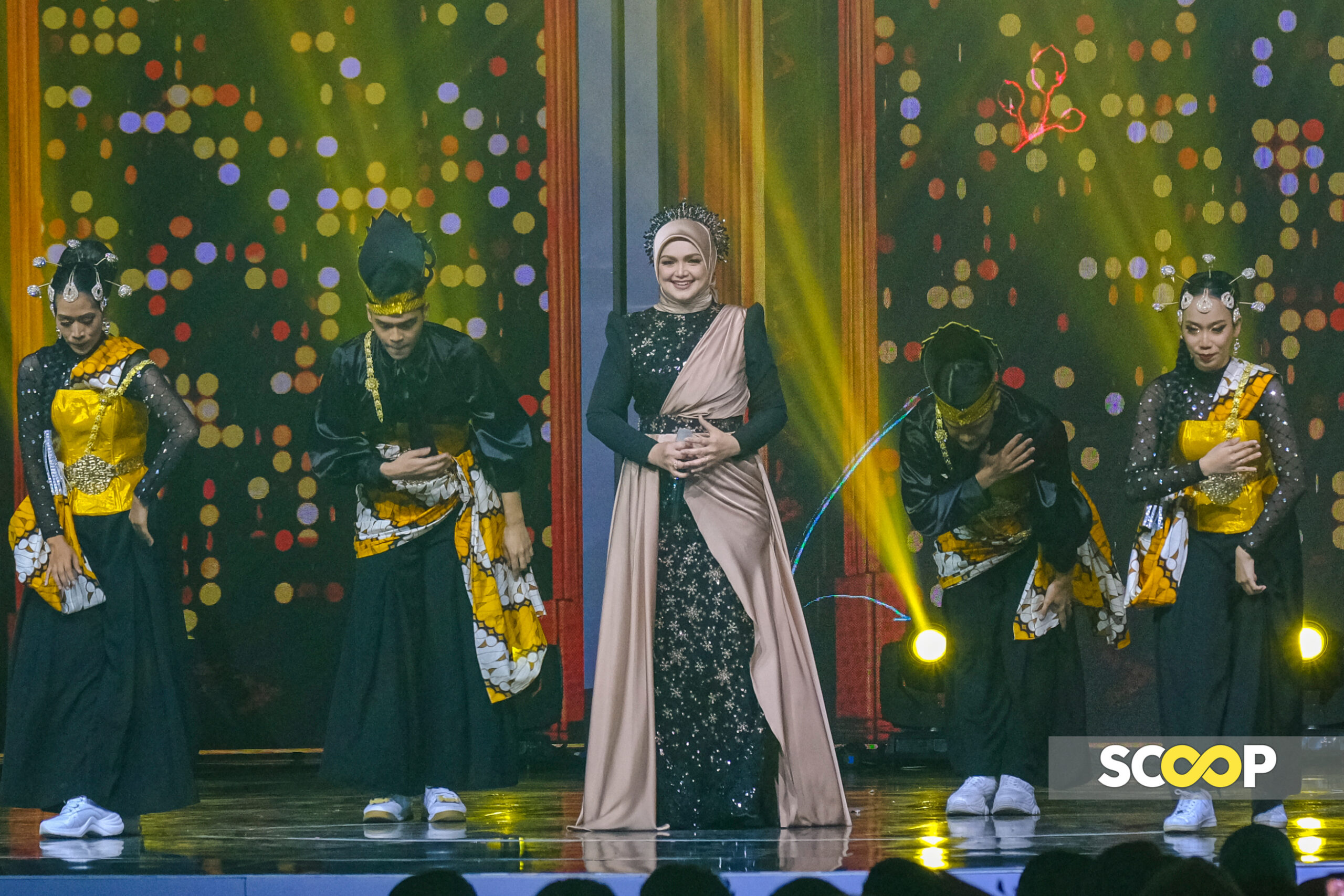 Terharu dan sebak tiket konsert ‘sold out’ kurang 3 jam, Siti Nurhaliza tak rancang tambah hari persembahan