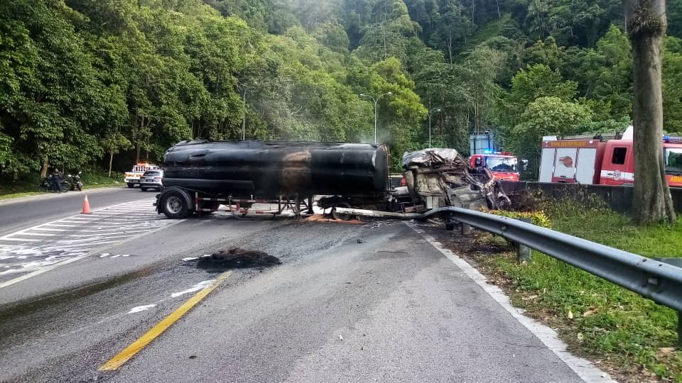 Tanker lorry ablaze on road to Genting from Gombak, backing up traffic