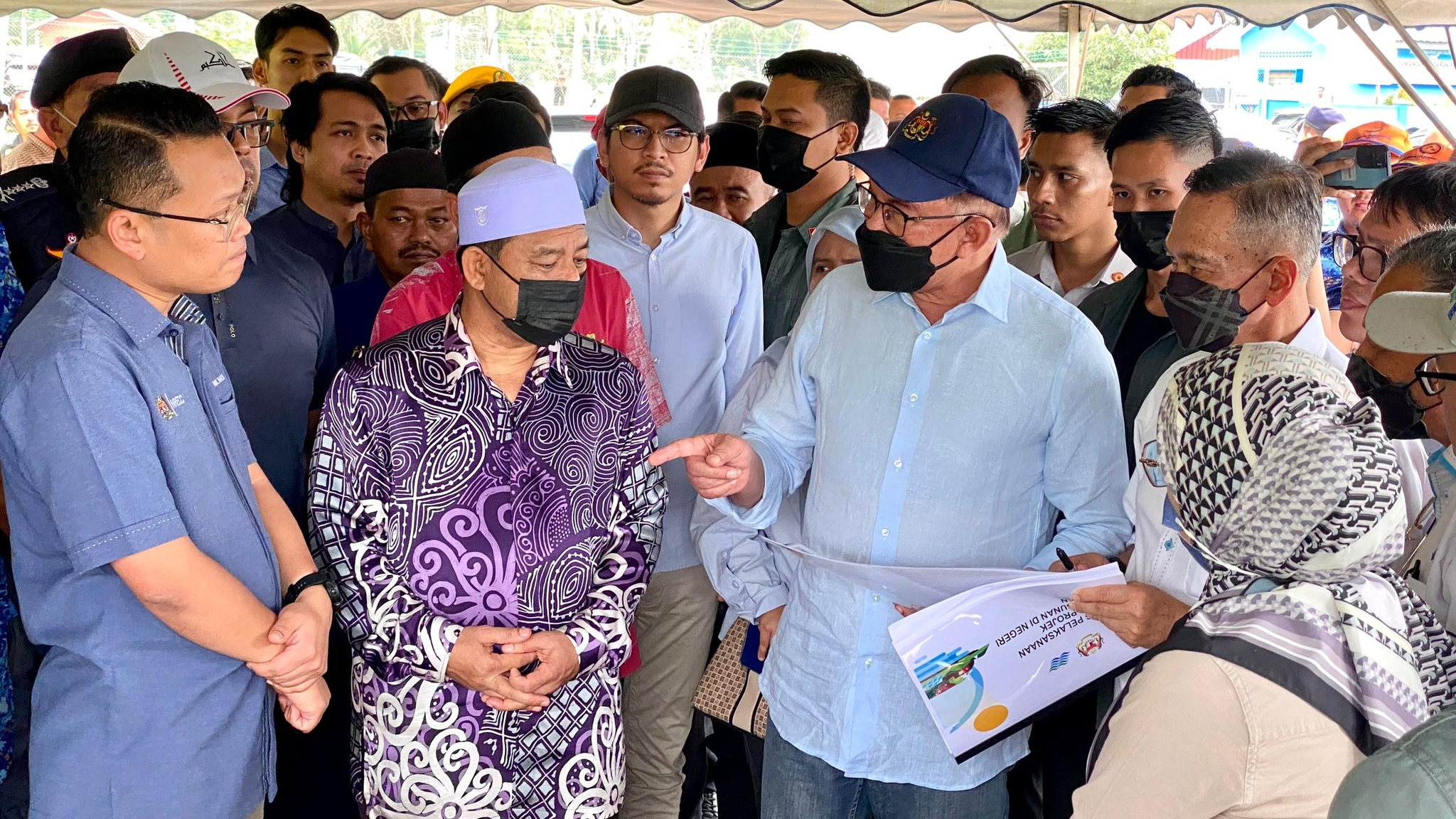 Anwar umum bantuan RM50 juta untuk mangsa banjir di Kelantan