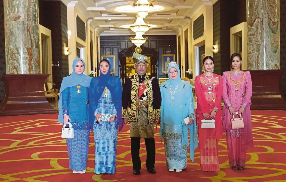 Laungan azan di Istana Negara iringi keberangkatan balik Al-Sultan Abdullah, Tunku Azizah