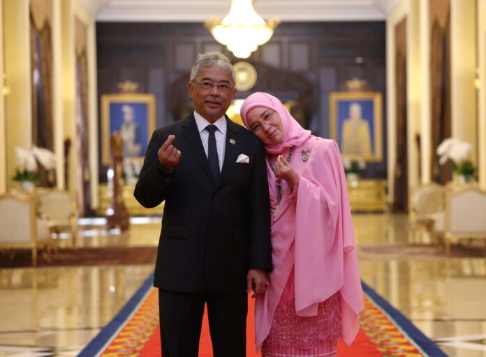 AL-SULTAN ABDULLAH RI'AYATUDDIN AL-MUSTAFA BILLAH SHAH