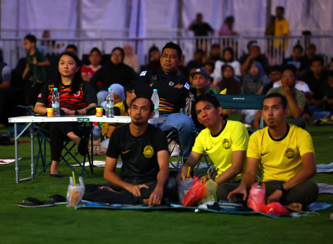 Biggest gift to fans: Hannah cheers on Harimau Malaya’s draw against South Korea