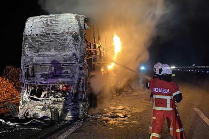 19 individuals escape from burning express bus near Tanjung Malim