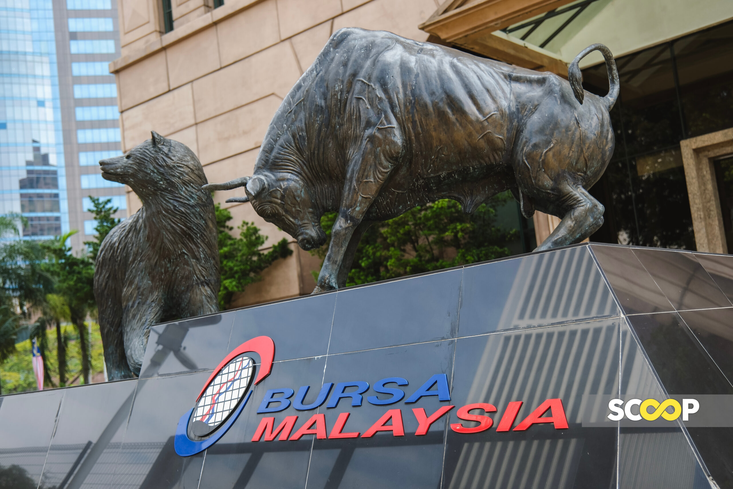 Ringgit inches up against US dollar, Bursa lower on mixed Wall Street