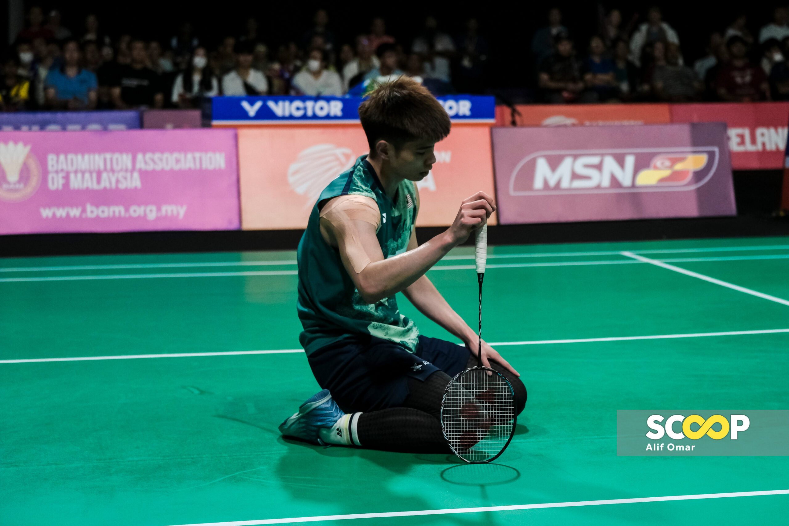 Photo of the day: Jun Hao seated in defeat after daring last-minute feat