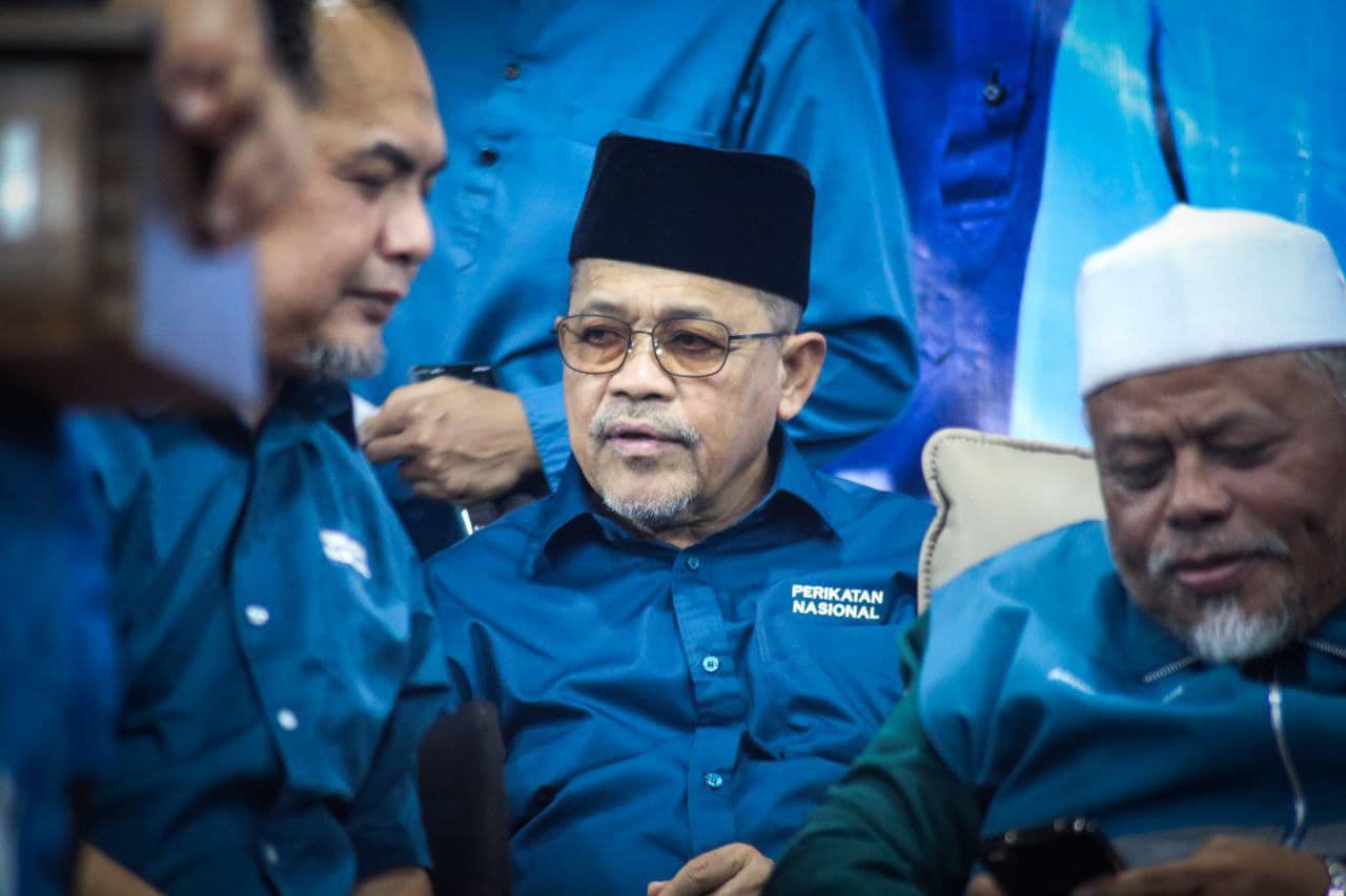 I was at mosque to pray, Anwar happened to be there: Shahidan bats off loyalty questions