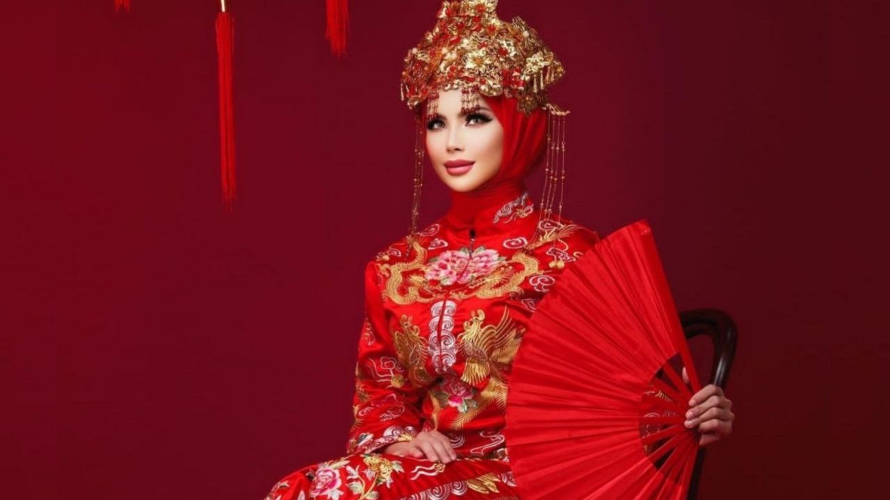 Buat 'photoshoot' sempena Tahun Baharu Cina, Che Ta tersilap pakai baju pengantin?
