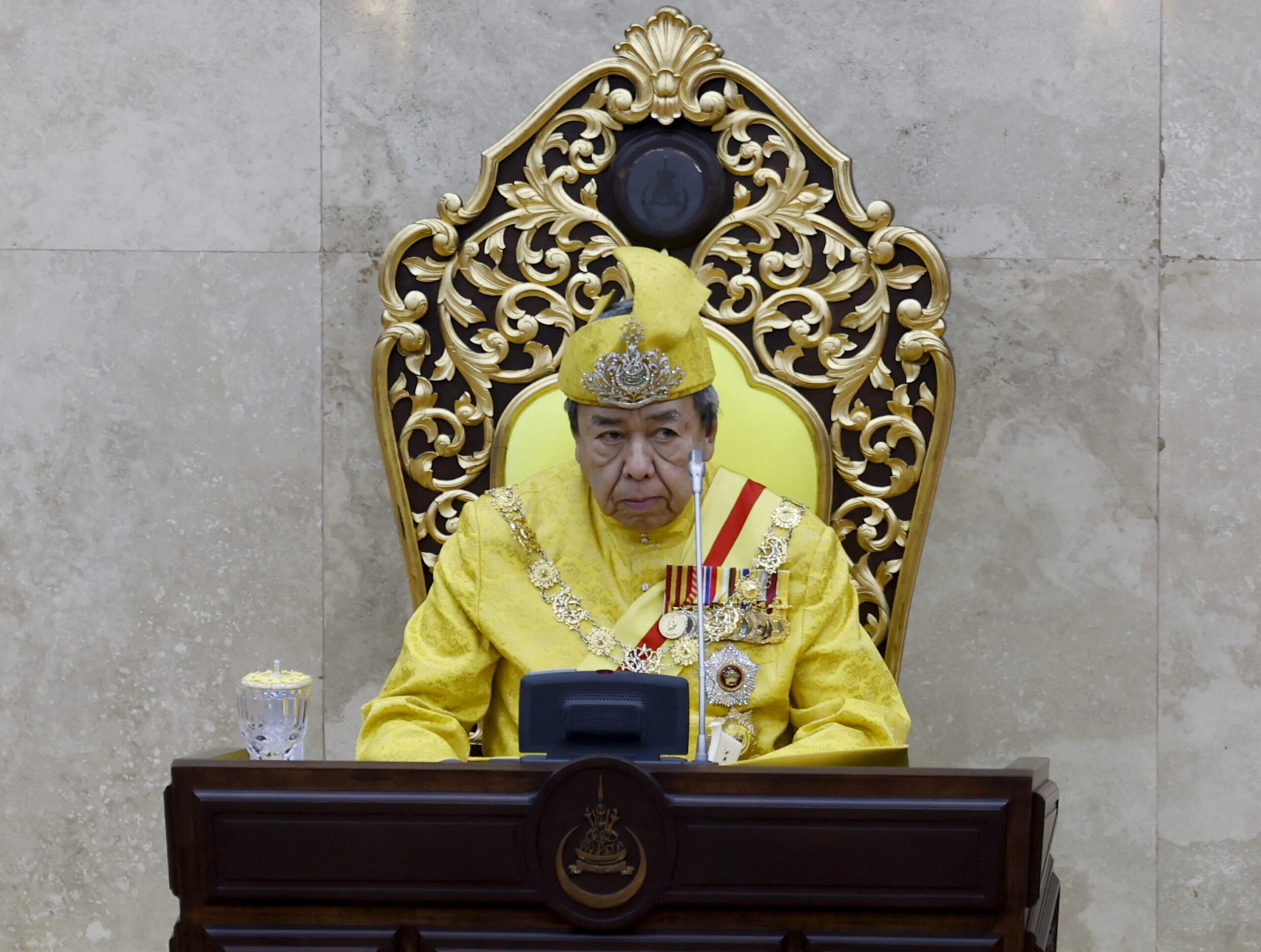 Selangor sultan pledges strict oversight of civil service performance