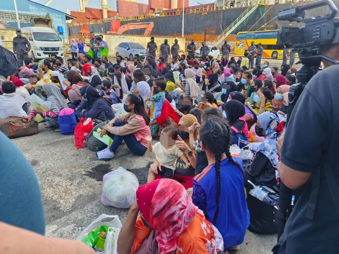 filipinos deportation (2)