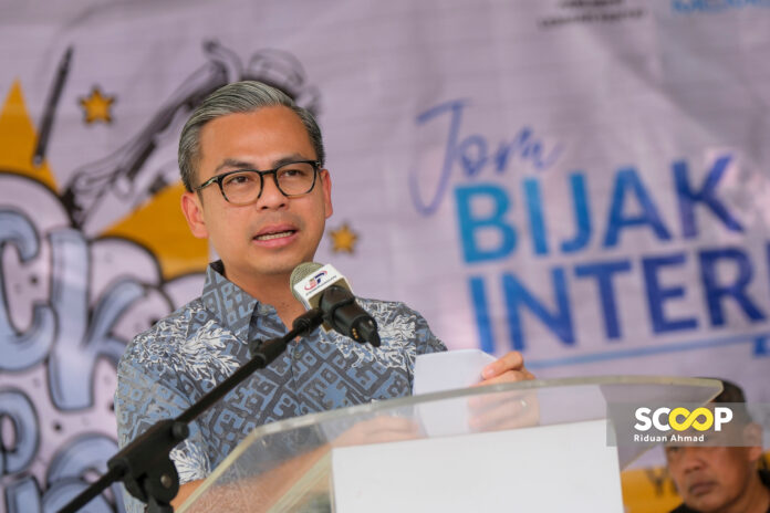 09032024 - Menteri Komunikasi, YBM Fahmi Fadzil hadir program Back To School bersama MCMC & Shopee. RIDUAN RIZAL AHMAD 015