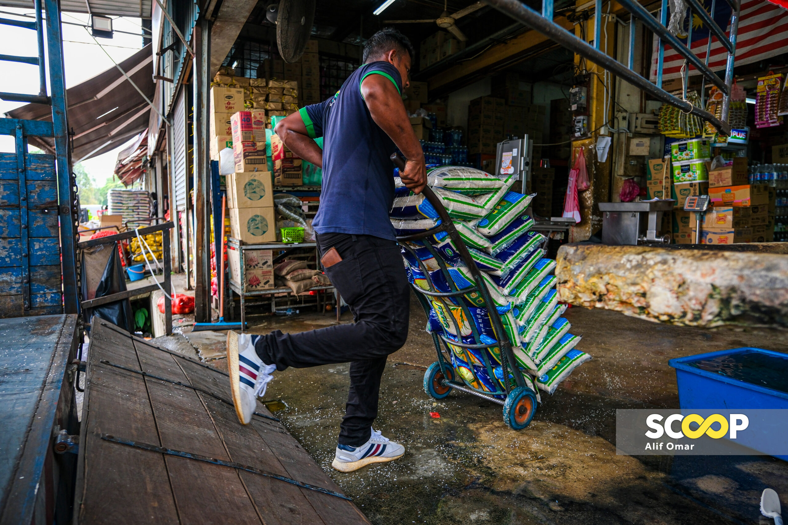 Photo of the day: Imported white rice arrives at Pasar Borong Selangor