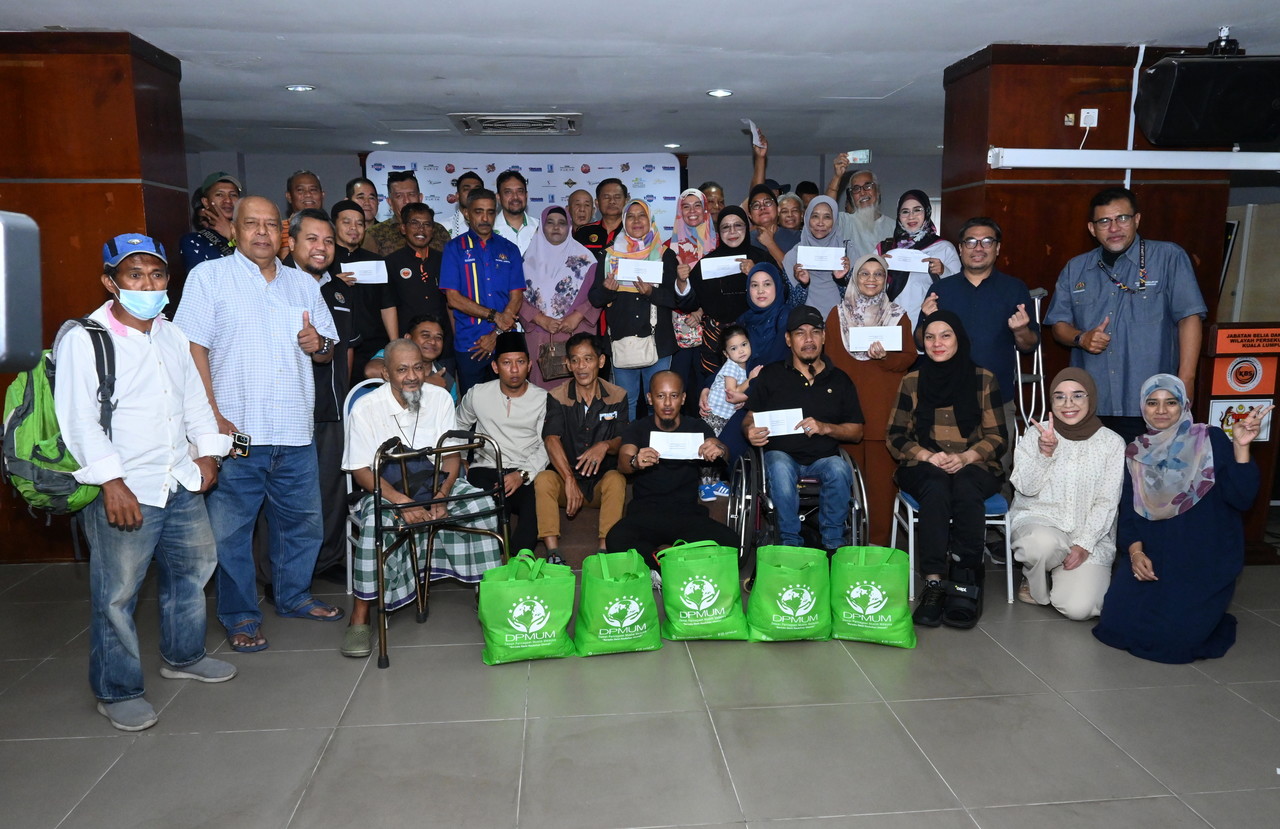 Yakeb shares Ramadan blessings with 50 former national athletes