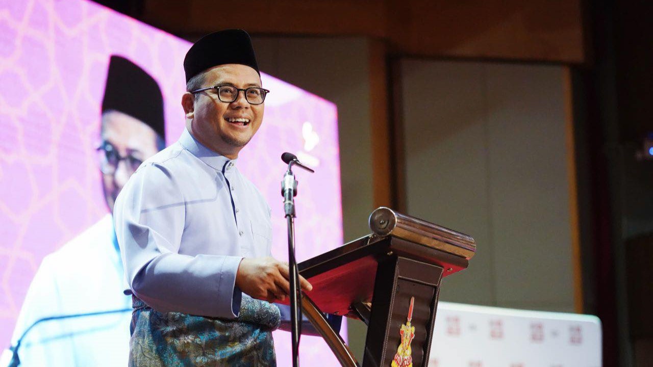 Selangor civil servants get one-month salary as Raya aid: Amirudin
