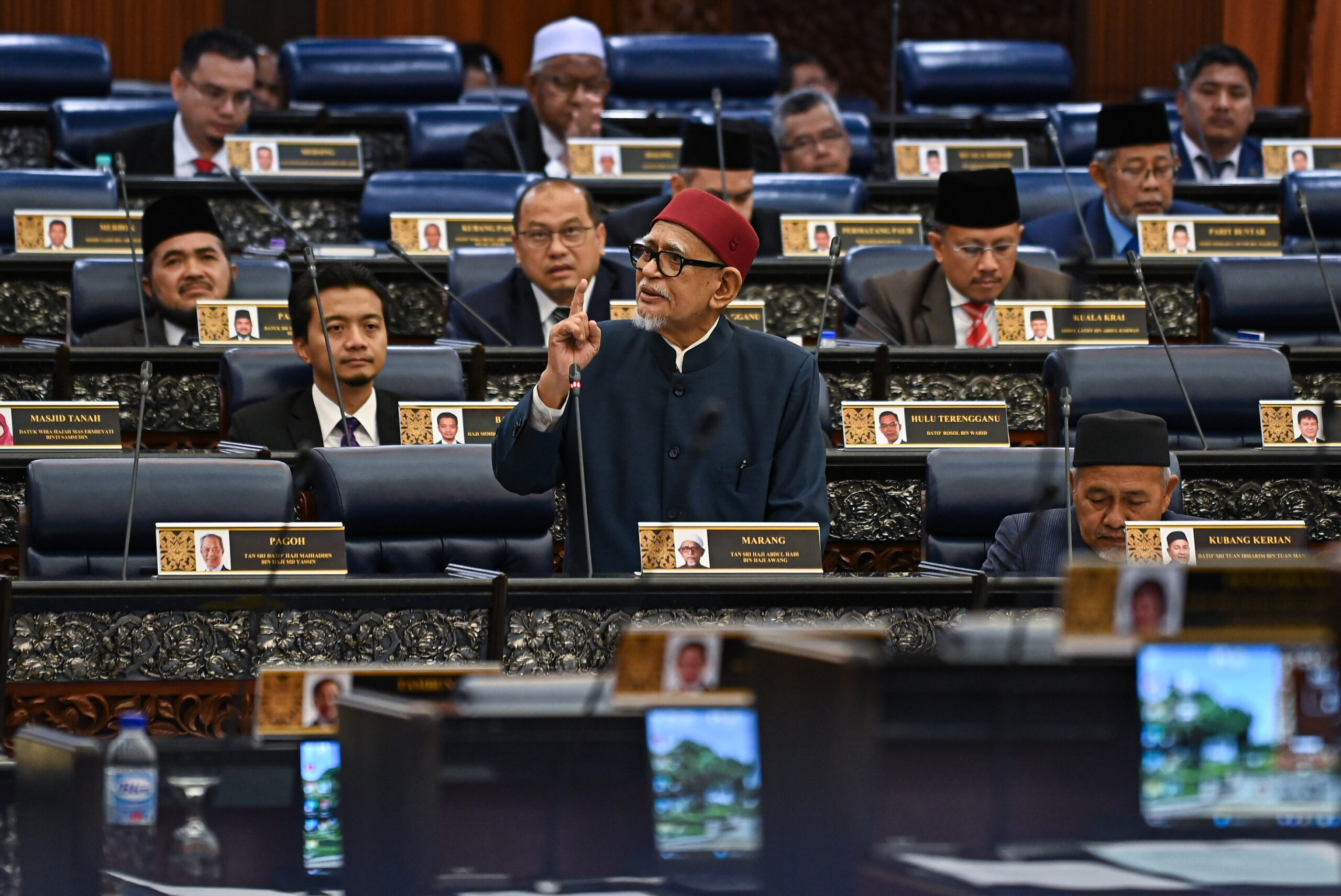 Govt leaders merely ‘burung tiung’ echoing their master, says Hadi