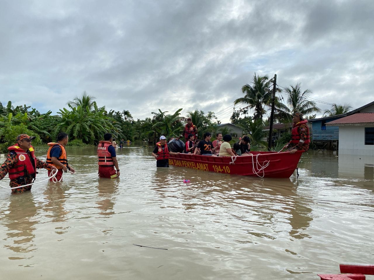 S’wak flood victim count climbs to 356 at noon from 64 this morning