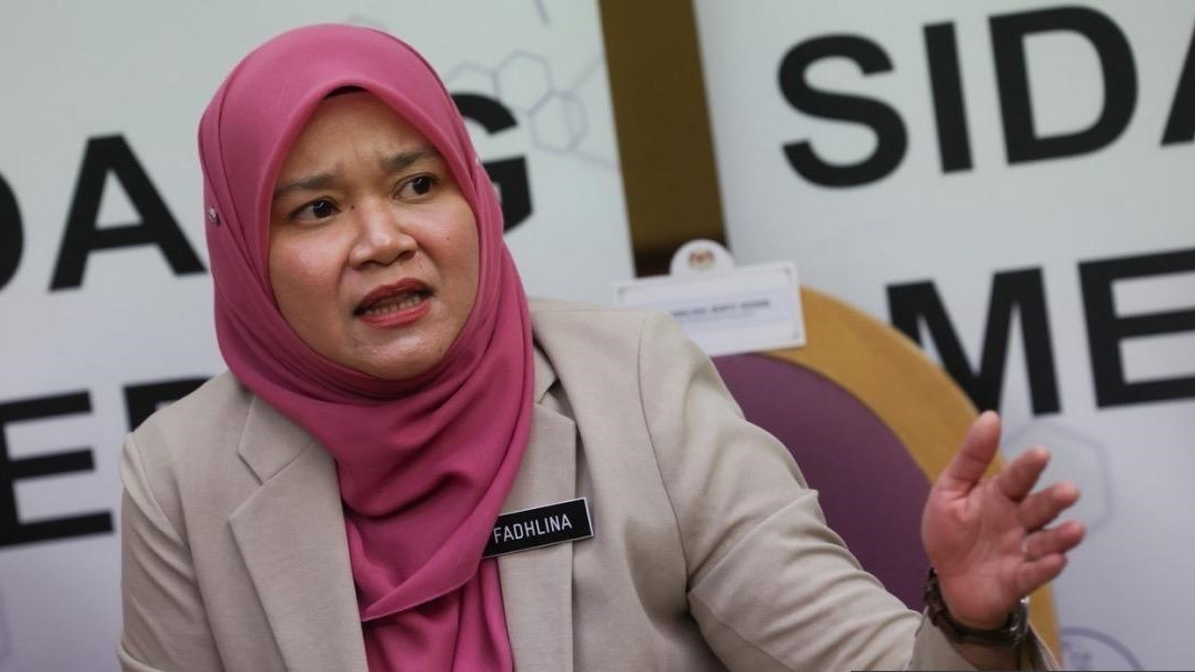Woman teacher accused of molesting not allowed to interact with students for now: Fadhlina