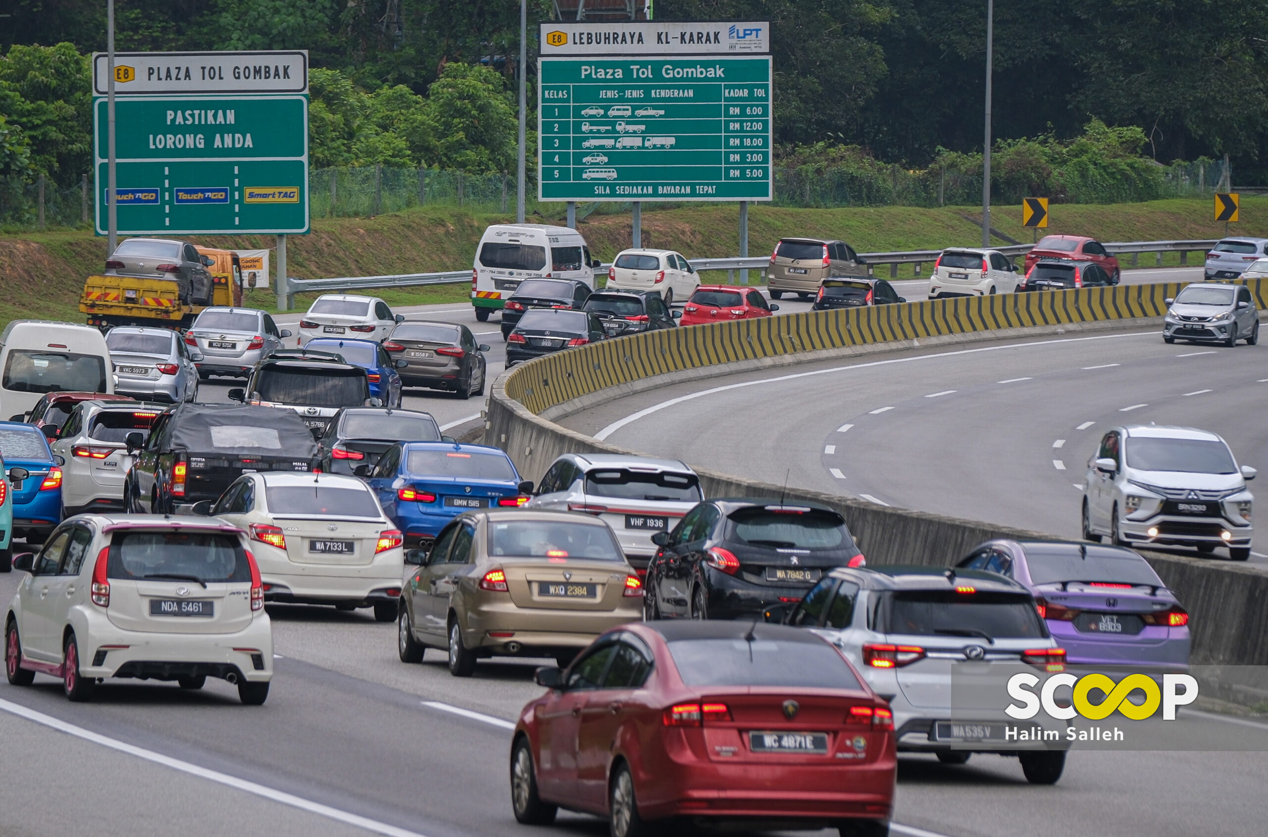 Photo of the day: traffic crawls and congestion at the Gombak Toll Plaza