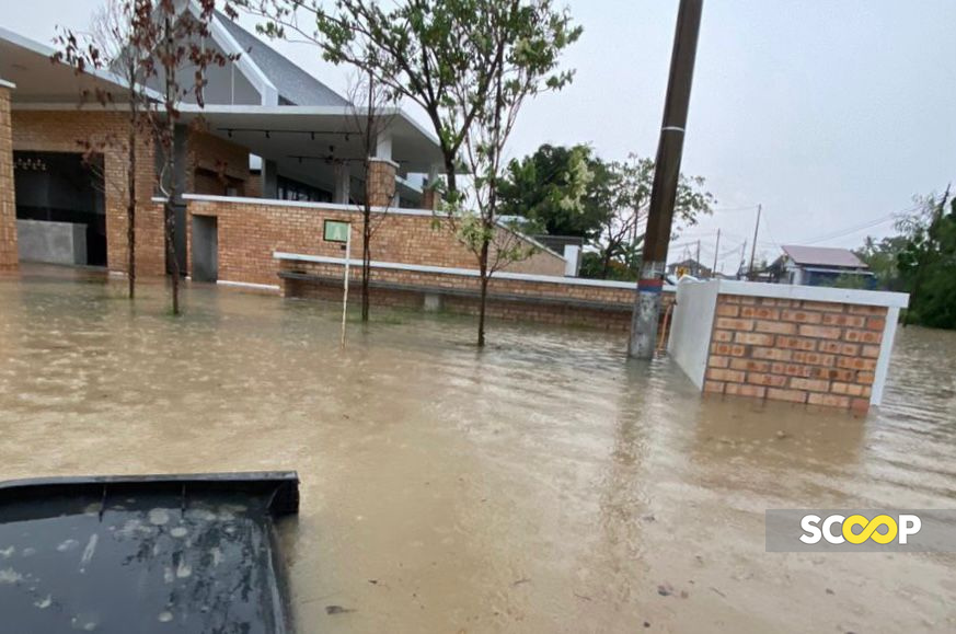 Flash flood hits Kg Melayu Subang after prolonged downpour