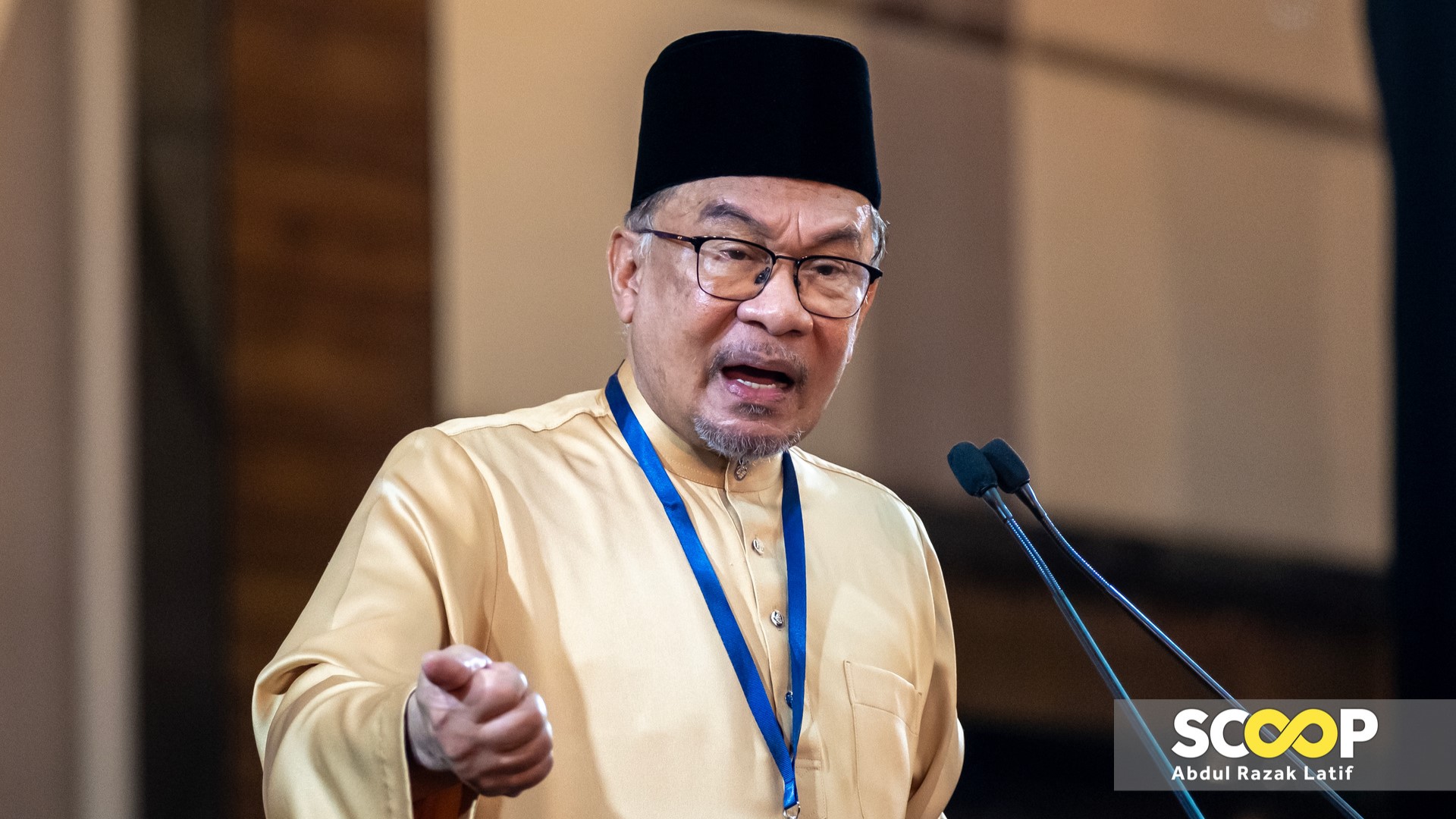 Mediocre scholar should not be brought in as a visiting professor: Anwar