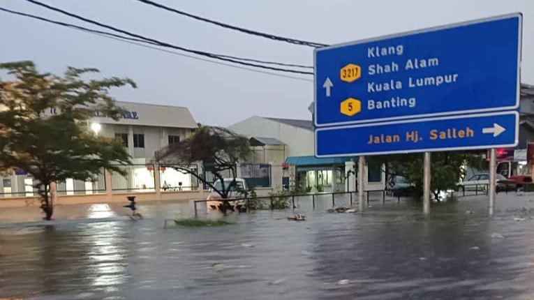 Banjir kilat: Laluan sekitar Lembah Klang sesak, ada jalan ditutup