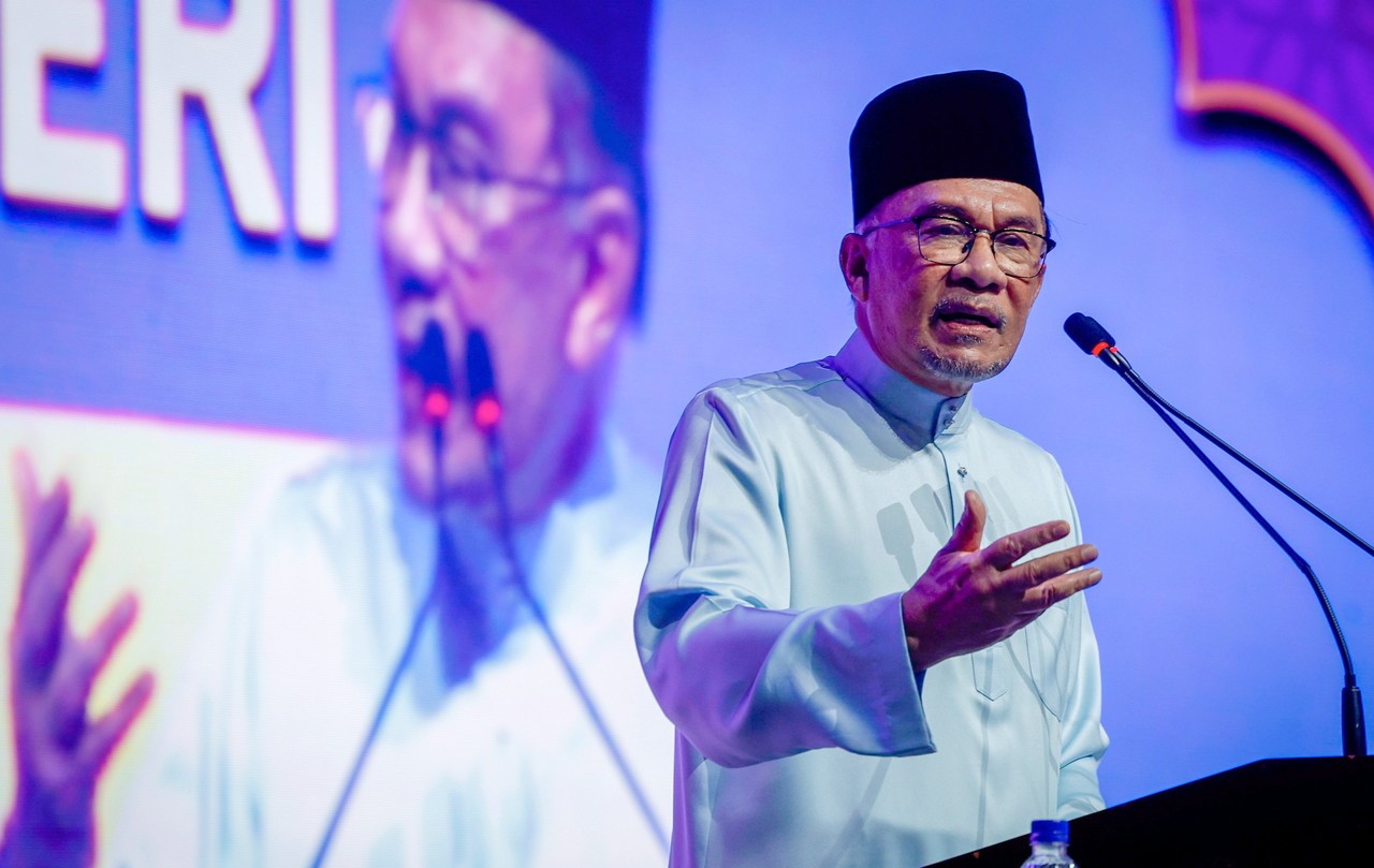 Malaysia now a top choice for investors due to political stability, says Anwar
