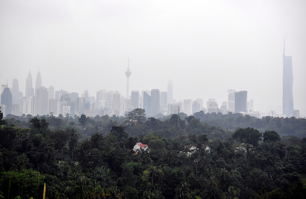 Unhealthy air quality in Banting, Cheras and Klang