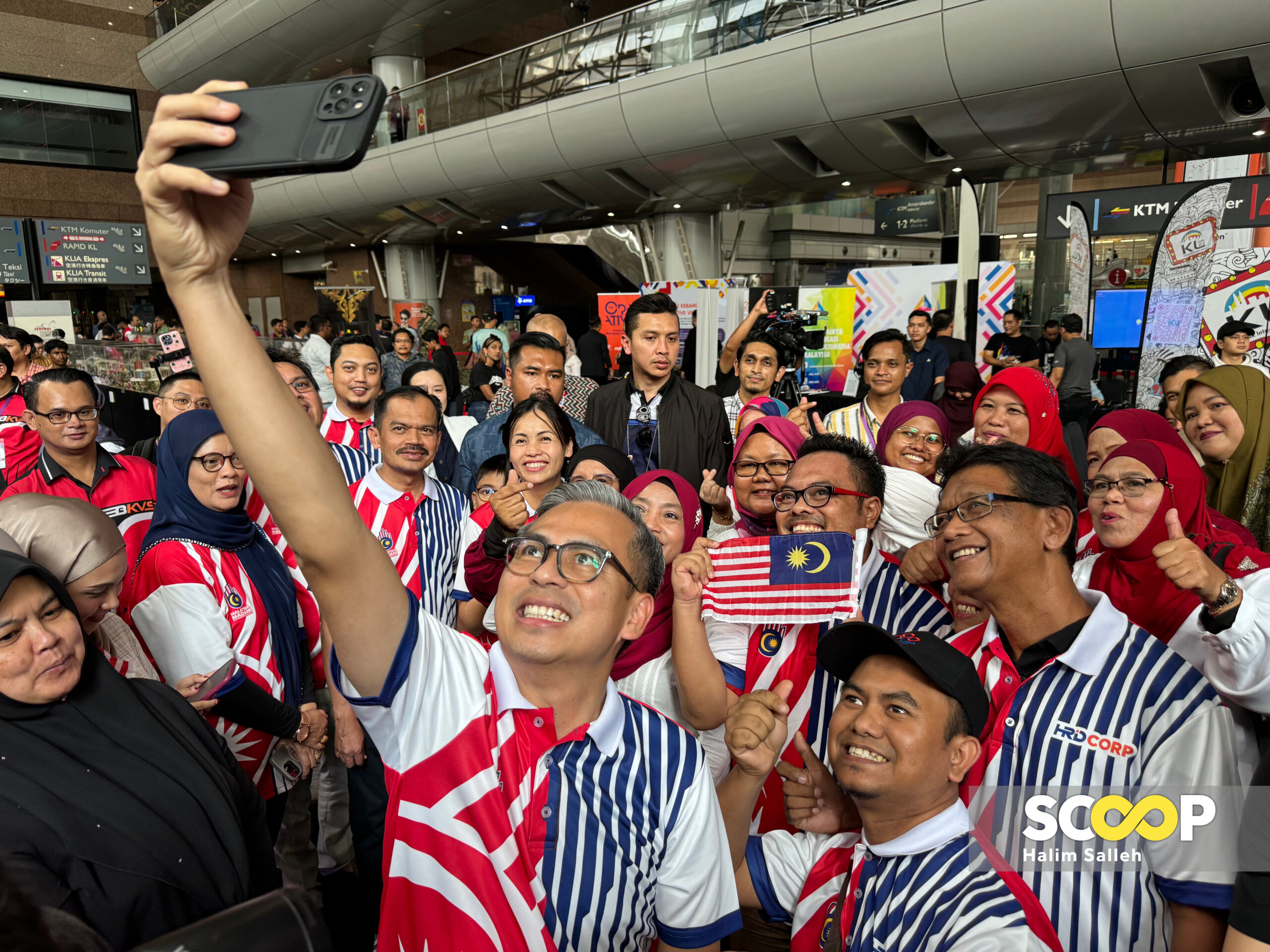 Fly the flag: Fahmi launches 1 Rumah 1 Jalur Gemilang initiative ahead of national month