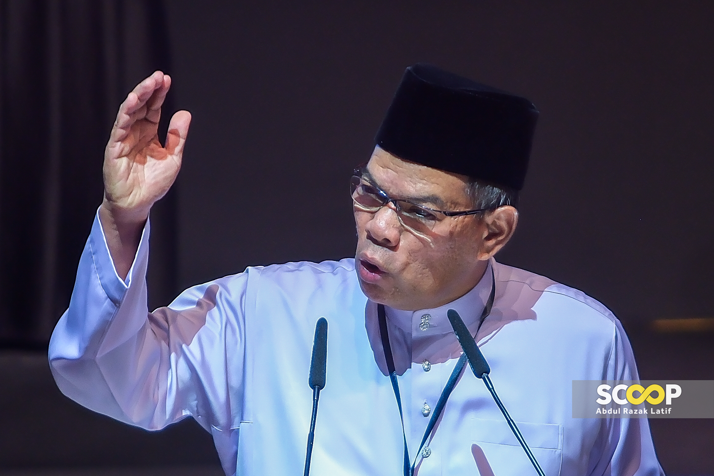 Saifuddin dares Wan Fayhsal to publicly reject civil servant salary increase