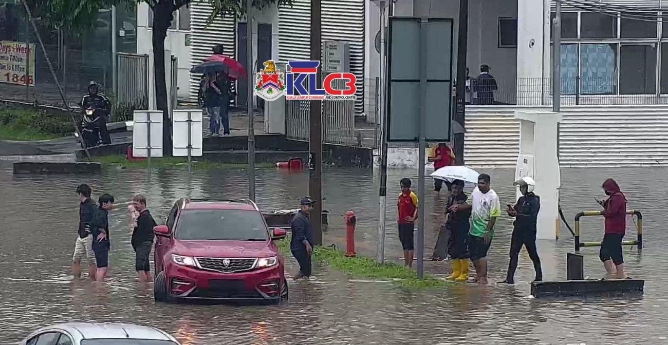 Heavy rain triggers flash floods, gridlocked traffic on main KL roads