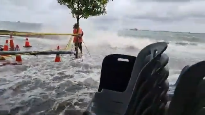 padang kota food court flood