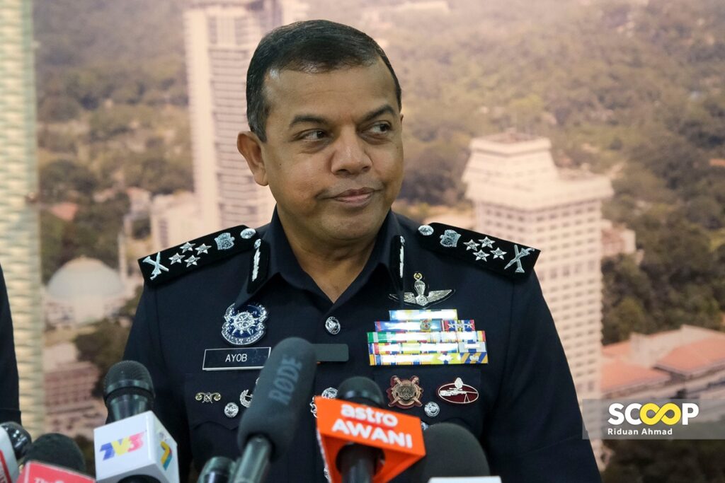 Cops looking for person impersonating Ayob Khan on WhatsApp | Scoop
