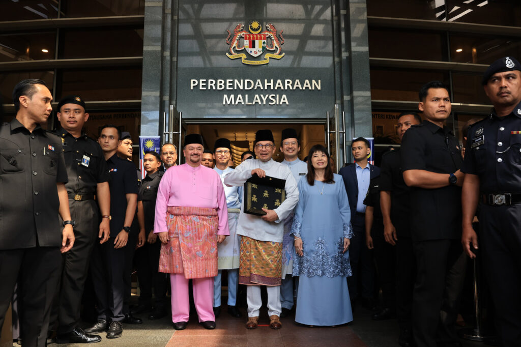 Budget 2025 Malaysia's economy to grow 4.55.5 next year, MoF