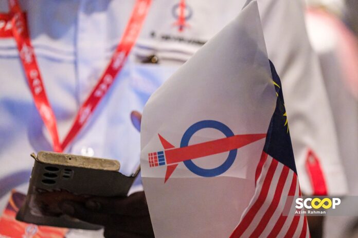 a10092023-Bendera-DAP-di-Persidangan-Kebangsaan-DAP-2023-AZIM-RAHMAN-3