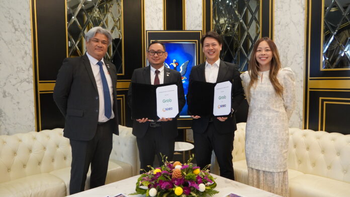 (From left to right) YBhg. Dato Ir. Ts. Sudarnoto Osman, Chief Executive Officer of SDEC; YBrs. Encik Hazwan Razak, Head of Innovation and Entrepreneurship, SDEC; Ben Chin, Director, Country Strategy, Outer Cities,