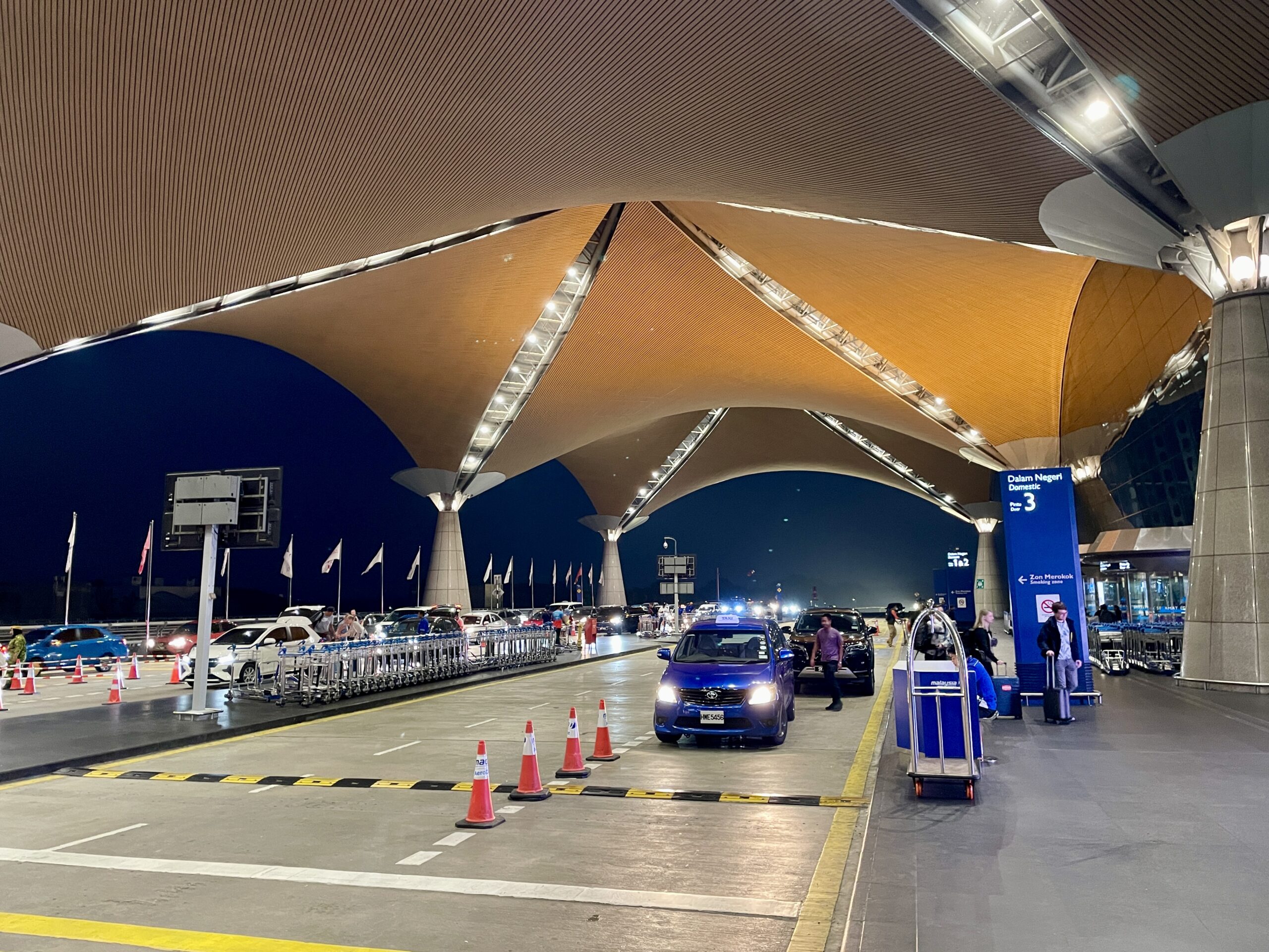 KLIA drivers urge MOT to intervene over new airport access charges | Scoop