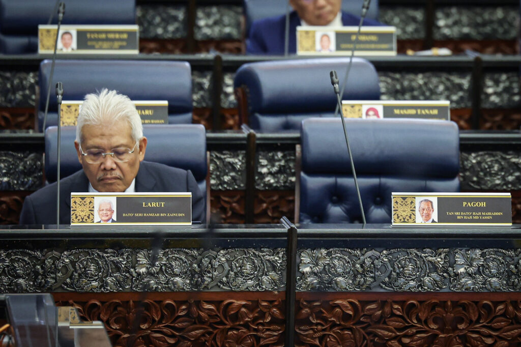 Dewan Rakyat bermula esok, peralihan tempat duduk baharu Muhyiddin jadi ...