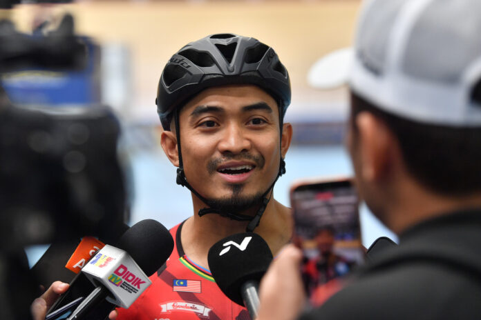 DATUK AZIZULHASNI AWANG